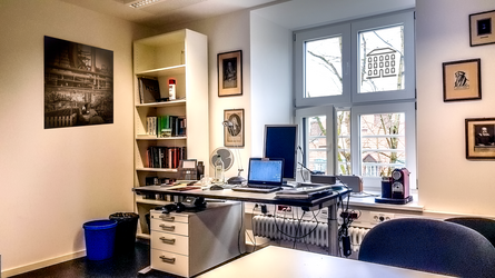 Das ist mein virtuelles Dienstzimmer. Es kommt der wirklichen Wirklichkeit sehr nahe.